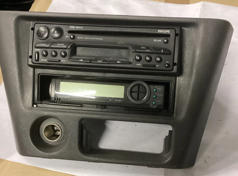 Radioblende + Radio Gebraucht Mitsubishi Colt MR189237 - Bild 1 von 3