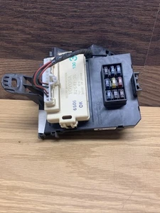 Toyota Tacoma 97 caja de fusibles 12146790 interior cabina bloque de conexiones multifunción - Imagen 1 de 4