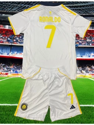 CONJUNTO DE FUTEBOL JUVENIL RONALDO #7 AL NASSR TAMANHO MÉDIO (24) 7/8 anos - Imagem 1 de 2