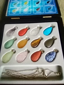 Juego de 12 colgantes de piedras preciosas con cadena de 18 pulgadas - Imagen 1 de 8