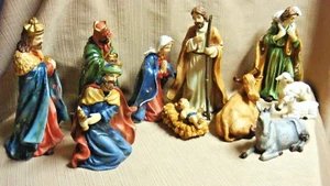 SET PRESEPI 12 pezzi porcellana dipinta a mano usati in ottime condizioni  - Foto 1 di 11