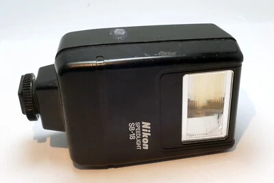 Nikon SB-18 Flash Speedlight con zapata dañada - todavía funciona Foto 1 de 4