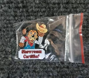 Chuck E Cheese Cast Member Pin New Old Stock - Picture 1 of 5