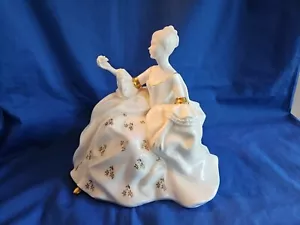 Royal Doulton Antoinette HN2326 statuina porcellana inglese Bone China vintage - Foto 1 di 6