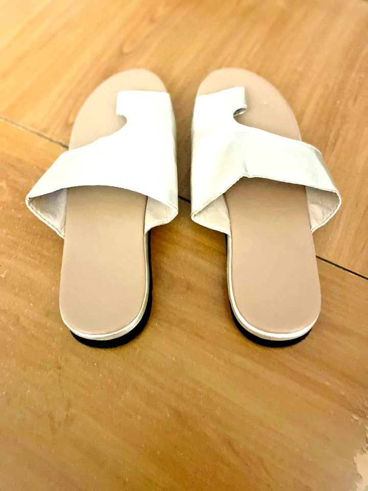 Sandales femme pointure 41 couleur doré semelle intérieur cuir Justfab - Photo 1/4