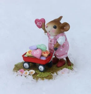 Estatuilla del Día de San Valentín Wee Forest Folk M-706a - Loads of Love Rosa - Imagen 1 de 1