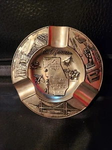 Bandeja de ceniza de metal vintage de California, fotos ordenadas - Imagen 1 de 2