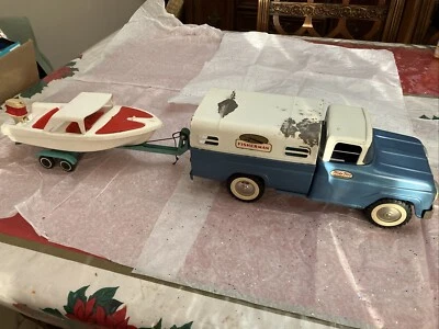 Juego de camión de pescadores Tonka Deluxe 1960 # 130 con bote cortapelos, motor y remolque Foto 1 de 4