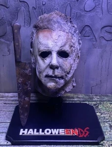 Michael Myers Halloween Ends Rehaul Máscara Cuchillo Soporte de Exhibición Pantalla Precisa - Imagen 1 de 10