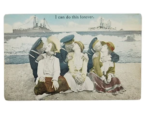 I Can Do This Forever Matrosen küssen Frauen Strand Schlachtschiffe 1920er Postkarte - Bild 1 von 2