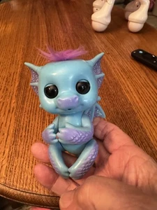 Fingerlings Glitter Dragon Tara (Blue) Interactive Baby Electronic Pet By WowWee - Picture 1 of 4