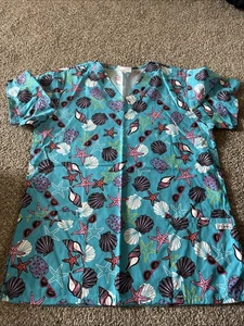 UA Scrubs V neck Pocketed Beach Themed Scrub Top Size Medium - Picture 1 of 3