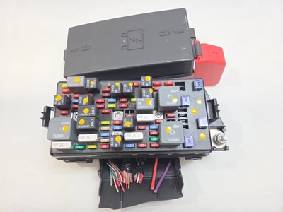 2008-2011 BUICK LUCERNE CADILLAC DTS REAR FUSE BOX UNDER SEAT 13697145 - Image 1 of 4