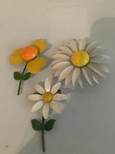 Vintage Daisy pins (3) - Picture 1 of 2