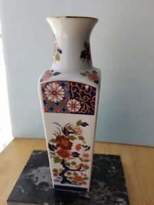 Imari Ware 7 7/8" Square Floral Porcelain Vase Japan - Picture 1 of 4