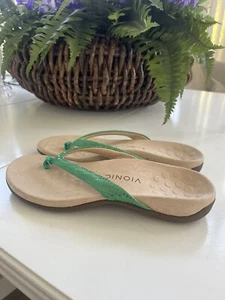 New Women's Vionic Dillon Thongs - Green Lizard Leather US 10 - Picture 1 of 11