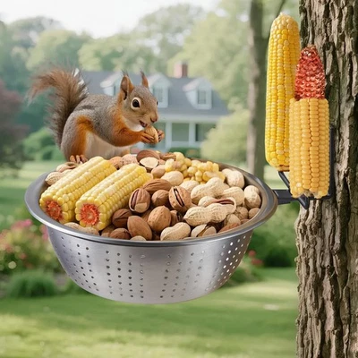 Alimentador de esquilo TKMSV com tigela de coador de 8,5" montada em árvore/cerca, 2 espigas de milho... - Imagem 1 de 4