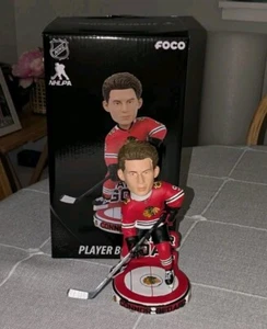 Connor Bedard Chicago Blackhawks 1er gol de la NHL FOCO Bobble Head 9/72 sin usar, en caja - Imagen 1 de 8