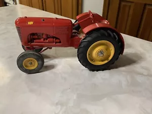 TRATTORE ROSSO SPECCAST MASSY HARRIS 101 ESTATE 1990 PSOO 2691, leggere, SCALA VINTAGE - Foto 1 di 24