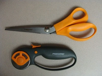 Fiskars Pinking Shears Scissors Orange Handle Zig Zag Cut + ROTARY CUTTER - Image 1 of 4