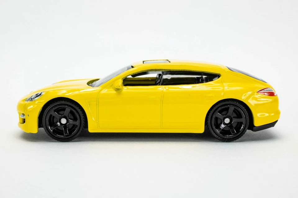 Porsche Panamera 2021 Matchbox "Autobahn Express" 2010 velocidad amarillo | Como nuevo Foto 1 de 1