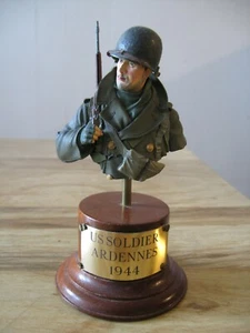 Customized Young Miniatures #1812 US Soldier Ardennes 1944 SCALE 1/10 - Picture 1 of 4