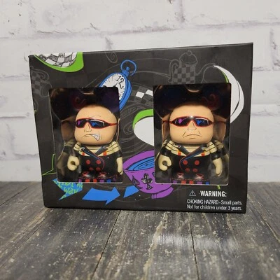 Nuevo en caja Disney Parks Limited 3" Vinylmation Mad T Party T Tweedle Dee & Dum Foto 1 de 4