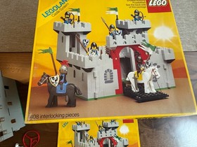 Vintage LEGO Set 6073 Knight's Castle 99.9% Complete w/ Box & Instructions