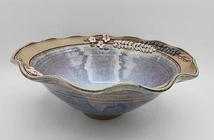 Donna Roberts Kunstkeramik Keramikschale mit rosa & blau applizierten Blumen, signiert - Bild 1 von 24