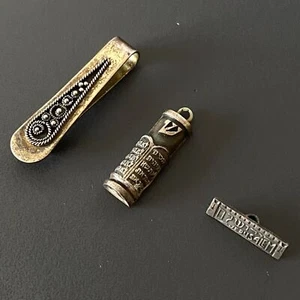 Seltene Judaica Menge 3 Hebräisch Jüdisch Israel Mezuzah Anhänger Pins Krawatte Geldklammer - Bild 1 von 12