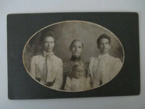 ANTIQUE CABINET PHOTO PORTRAIT OF 4 GENERATIONS OF NICE LOOKING WOMEN & GIRL - Foto 1 di 3