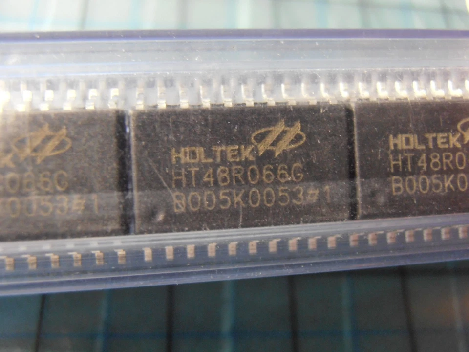 2pcs HT48R066G Enhanced I/O Type 8-bit OTP MCU with OPA  DIP20  HOLTEK - Image 1 of 1