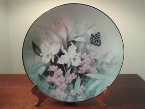 BRADFORD EXCHANGE JEWELS OF FLOWER SAPPHIRE WINGS TOPAZ BEAUTIES COLLECTOR PLATE - Picture 1 of 8