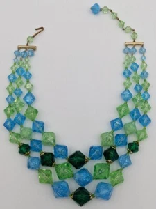 Collar vintage geométrico de cuentas facetadas de lucita de 3 hilos Alemania azul verde - Imagen 1 de 13