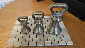 3er Set große Bassgewichte von AVERY. Viktorianisch.  - Bild 1 von 9