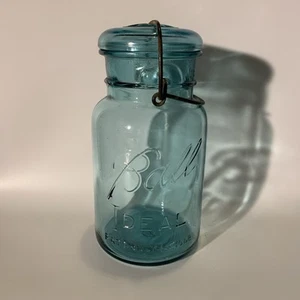 Tarro de cuarto de galón de vidrio azul ideal bola raro #9 vintage con tapa y pestillo de alambre palmadita en 1908 - Imagen 1 de 10