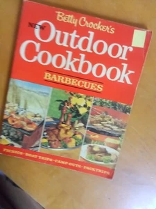 Betty Crocker's New Outdoor Cookbook Barbecues (1967, First Printing, 1st editio - Picture 1 of 20