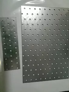 PIASTRA ZINCATA FORATA PER TRAVI IN LEGNO MANSARDE TETTI GAZEBO EDILIZIA CARPENT - Foto 1 di 1