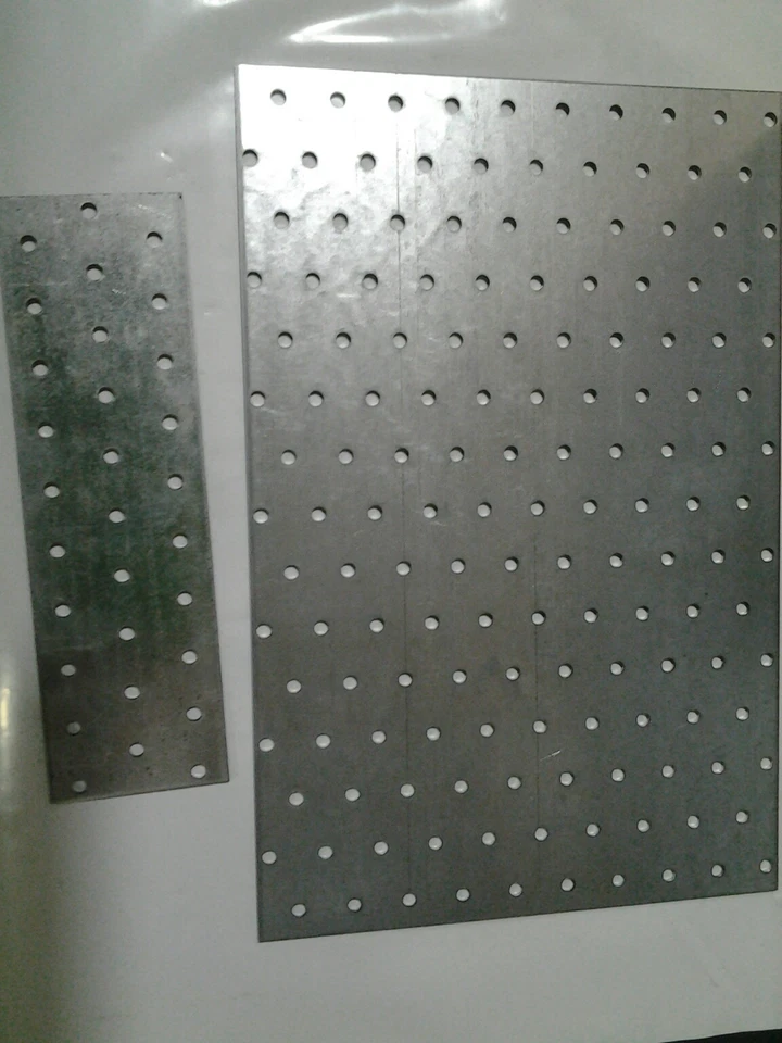 PIASTRA ZINCATA FORATA PER TRAVI IN LEGNO MANSARDE TETTI GAZEBO EDILIZIA CARPENT - Immagine 1 di 1