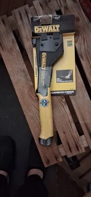 Dewailt Carbon Faser Hammertacker - Bild 1 von 3