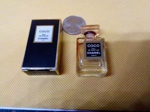 VINTAGE COCO CHANEL EMPTY PERFUME BOTTLE 4 ML SIZE SAMPLE BOTTLE WITH BOX