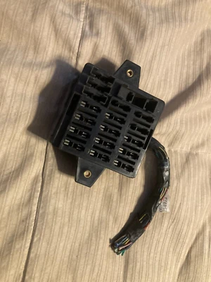 88 89 90 91 92 93 1992 ISUZU PUP PICKUP TRUCK UNDER DASH FUSE BOX - Image 1 of 4