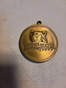 Vintage Penn State University Team "Lions" Brass Key Tag - Imagen 1 de 10