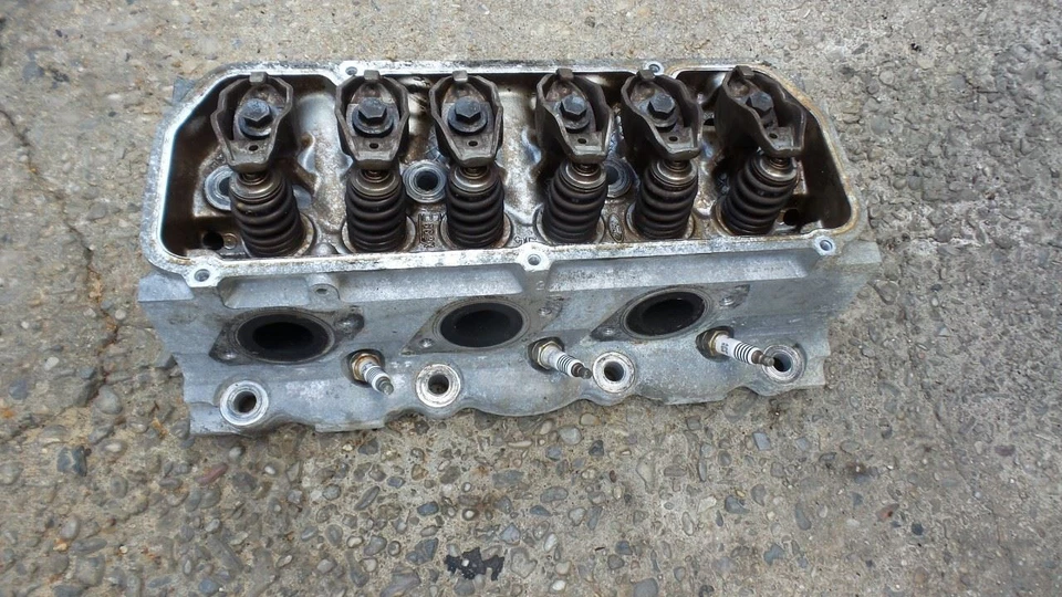 Cylinder Head 4.2L Fits 99-08 FORD F150 PICKUP 1084814 Foto 1 de 4