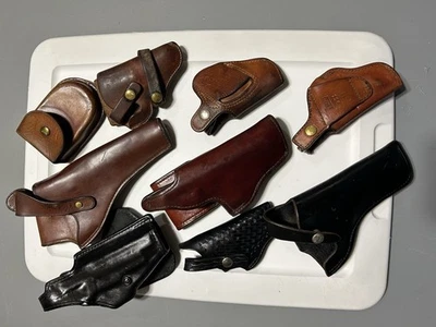 Lote de 8 coldres de caça e um porta-revista. Usado, bom estado.  - Imagem 1 de 4