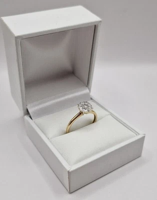 9ct Gold Daisy Diamond Cluster Ring N½ - Image 1 of 4