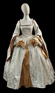 Vestido estilo Tudor brocado crema con mangas de satén dorado vestido renacentista disfraz - Imagen 1 de 4