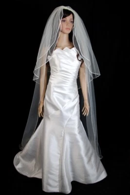 Velo de novia marfil 3 niveles longitud catedral cordón satinado borde pedrería dispersos Foto 1 de 4