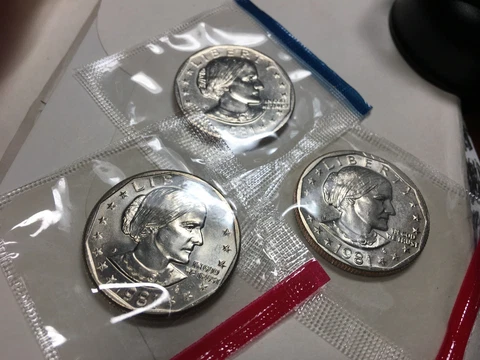 1981 P D S Susan B Anthony Dollar Set Gem BU In Cello 3 Coins SBA $1 Stock photo Cover