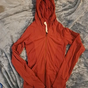 Womans Lululemon Full Zip Hooded Jacket Burgandy Size 6 - Picture 1 of 7